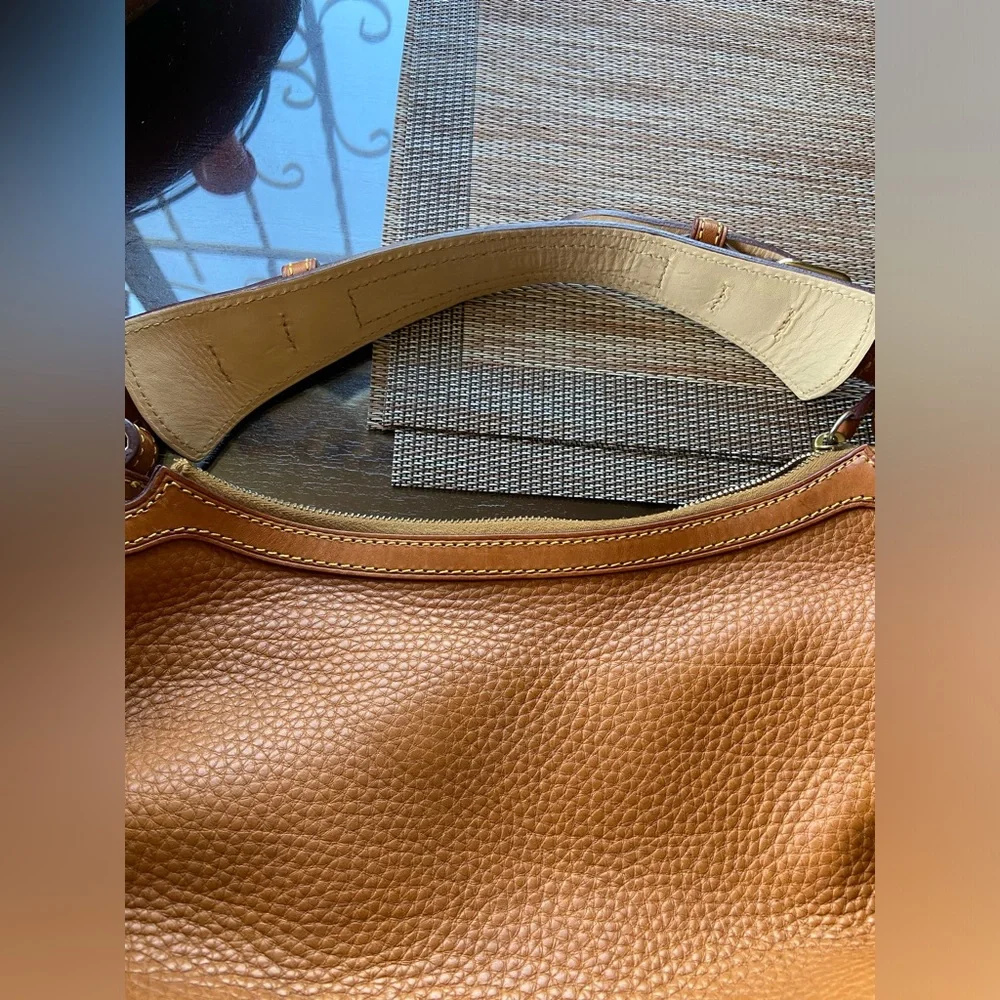 Vintage Dooney Bourke Brown Pebble Grain Leather Buckle Strap Hobo Shoulder Bag - Picture 2 of 14